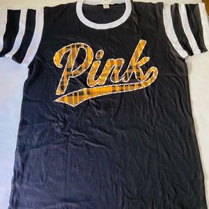 ⚫️Vs Pink short sleeve shirt M